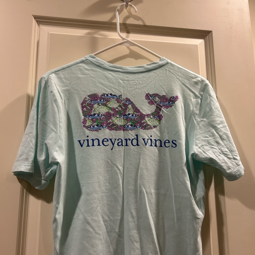 Vineyard Vines vibrant fish coral graphic crewneck pocket short sleeve L (18)